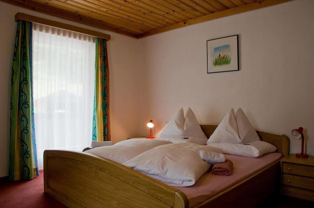 Landhaus Alpenrose - Feriendomizile Pichler Heiligenblut Extérieur photo